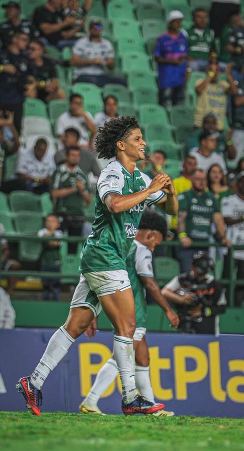 Eduard Bello celebrando con Deportivo Cali