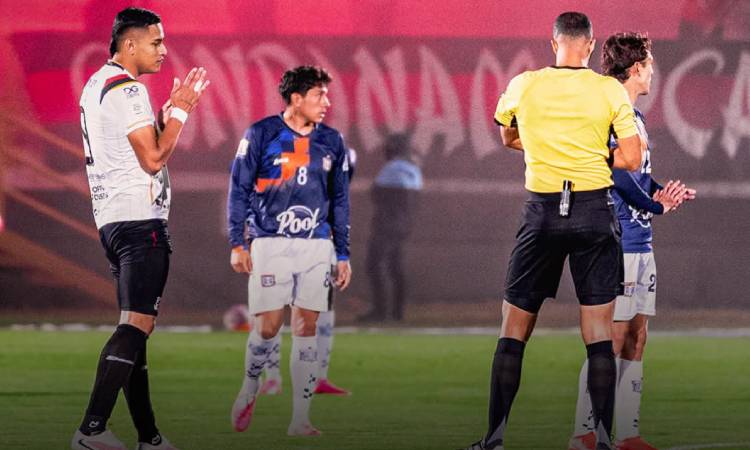Acción del partido Boyacá Chicó vs Cúcuta Deportivo en Tunja