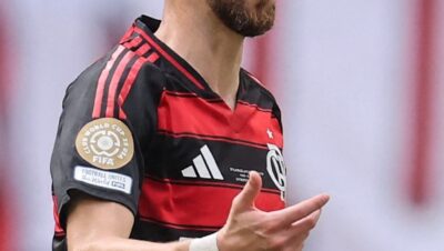Jorginho con la camiseta del Flamengo durante un partido de 2025